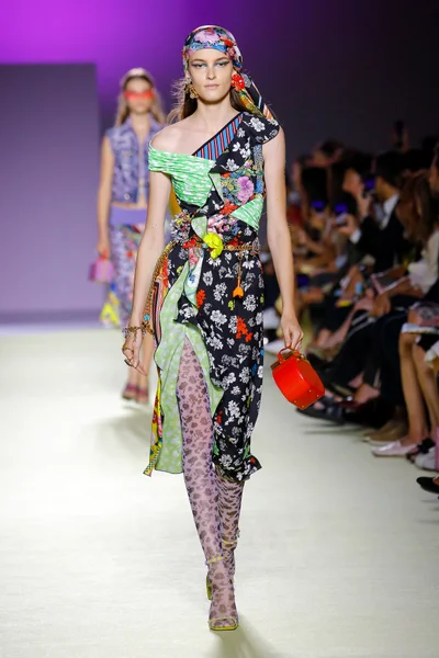 Look 29